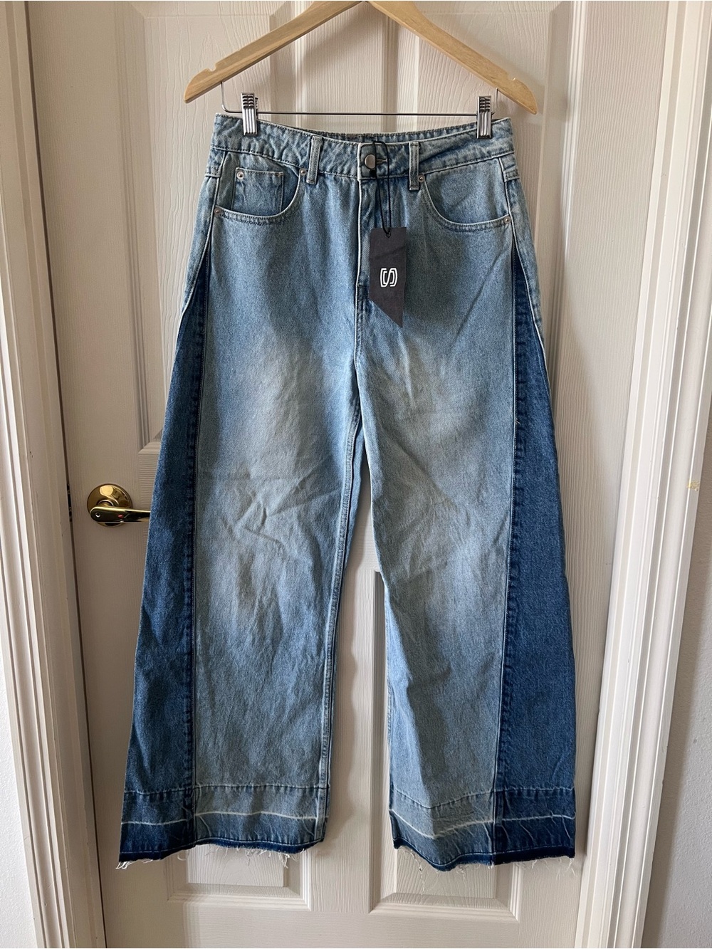 Sans Souci Two-Tone Wide Flare Leg High Waist Jeans NWT Medium (8/10)